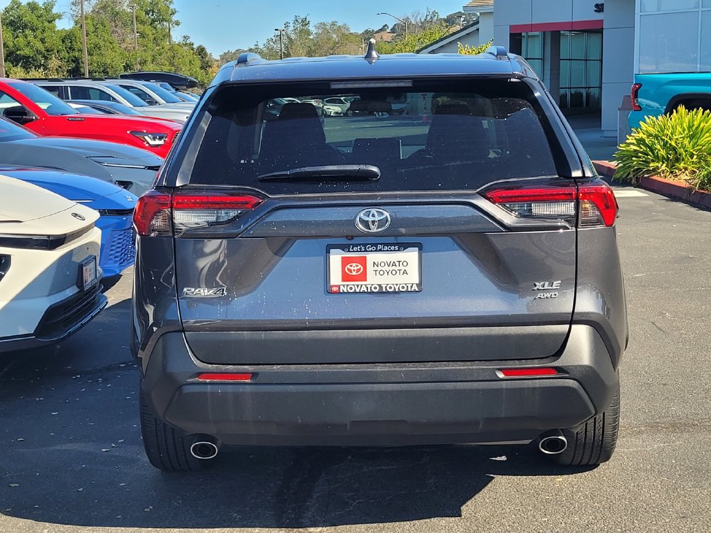 Used 2023 Toyota RAV4 XLE Premium AWD/4WD image 5
