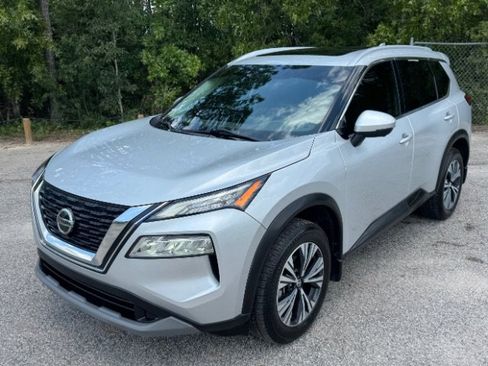 Used 2021 Nissan Rogue SV w/ Premium Package FWD image 2