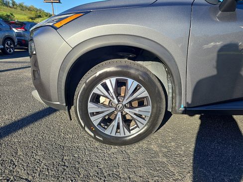 Used 2023 Nissan Rogue SV image 8