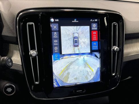 Certified 2024 Volvo XC40 B5 Plus AWD/4WD image 14