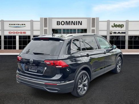 Used 2023 Volkswagen Tiguan SE image 3