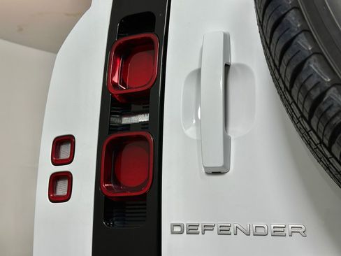 Used 2023 Land Rover Defender 110 S AWD/4WD image 11