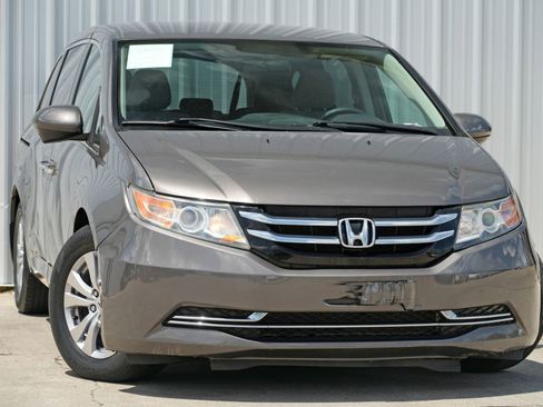 Used 2016 Honda Odyssey SE image 2