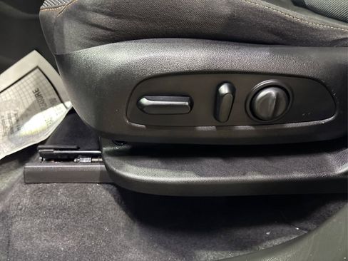 Used 2018 Chevrolet Traverse LT image 41