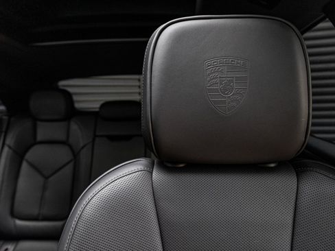 Certified 2025 Porsche Macan image 15