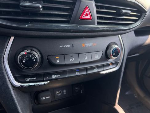 Used 2020 Hyundai Santa Fe SE image 23
