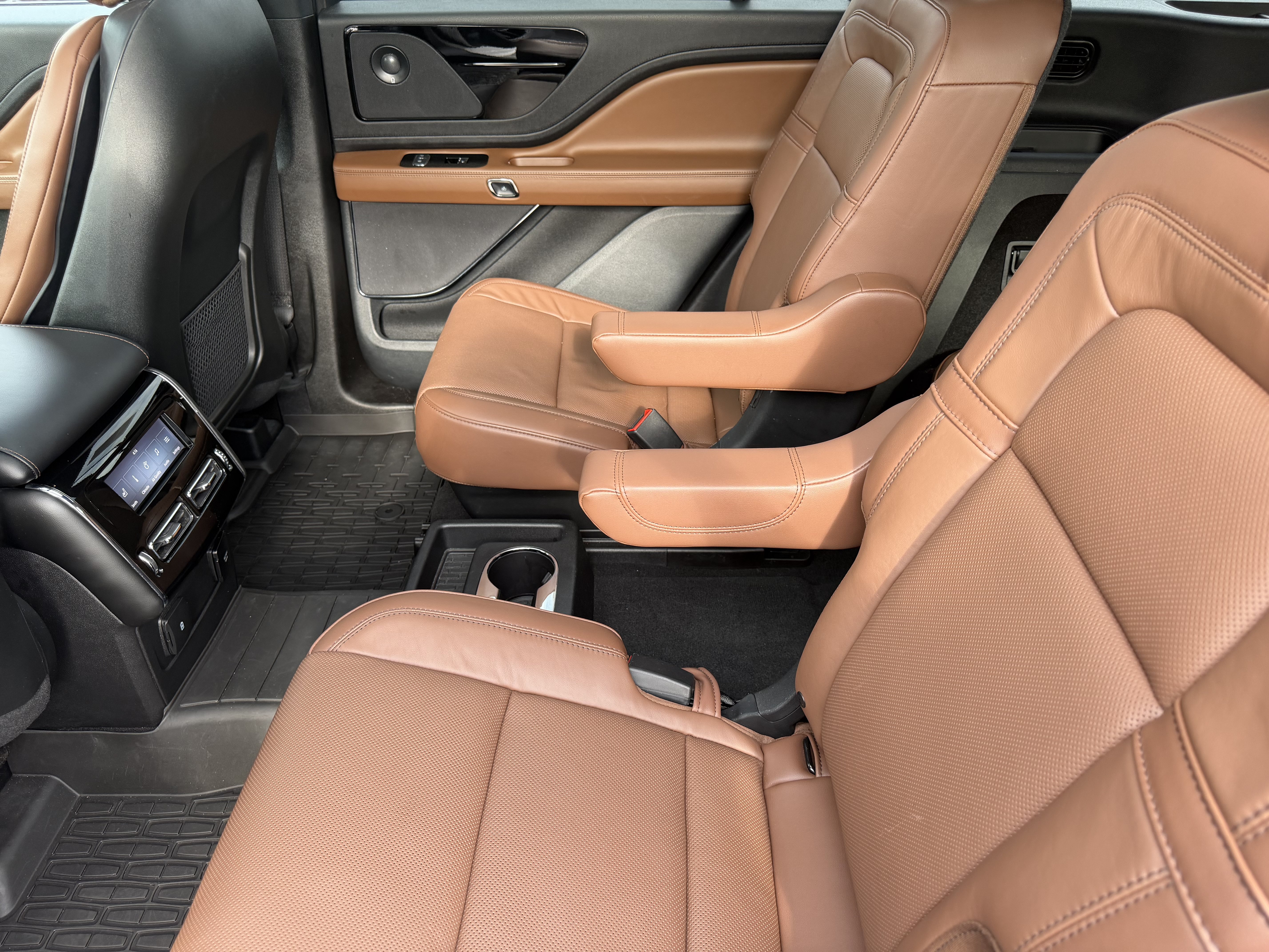 Used 2023 Lincoln Aviator Reserve w/ Equipment Group 201A AWD/4WD image 11