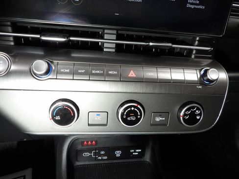 Used 2025 Hyundai Kona SE FWD image 16