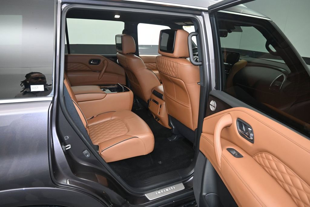 Used 2023 INFINITI QX80 Sensory w/ All-Season Package AWD/4WD image 11