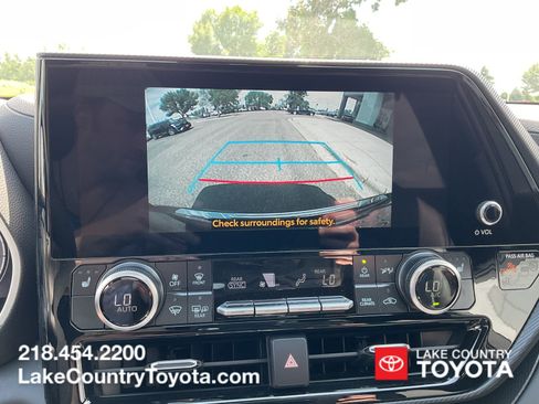Used 2026 Toyota Highlander XSE AWD/4WD image 32