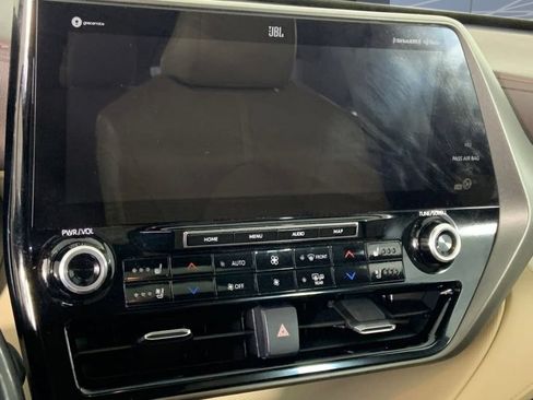 Used 2021 Toyota Highlander Limited FWD image 27