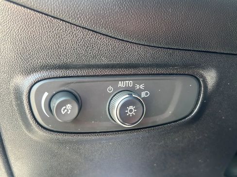 Used 2018 Chevrolet Equinox LT image 20