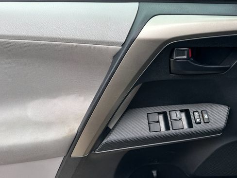 Used 2013 Toyota RAV4 LE AWD/4WD image 10