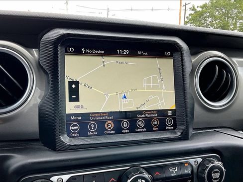 Used 2018 Jeep Wrangler Unlimited Sahara AWD/4WD image 26