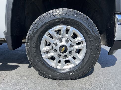 Used 2025 Chevrolet Silverado 2500 LT w/ Convenience Package image 12