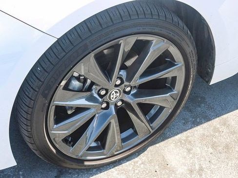 Used 2025 Toyota Corolla SE w/ Convenience Package FWD image 8