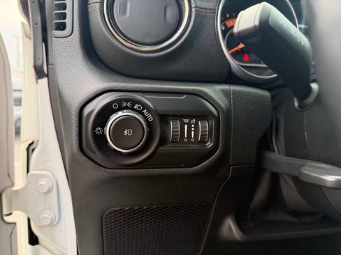 Used 2021 Jeep Wrangler Unlimited Sahara AWD/4WD image 14