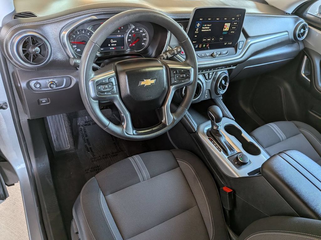 Used 2025 Chevrolet Blazer LT FWD image 16