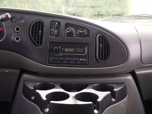 Used 2008 Ford E-350 and Econoline 350 XLT RWD image 18