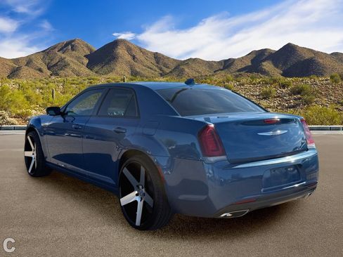 Used 2020 Chrysler 300 Touring w/ Sport Appearance Package RWD image 3