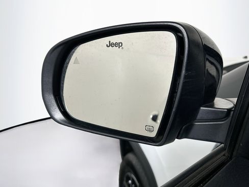 Used 2025 Jeep Compass Limited image 16