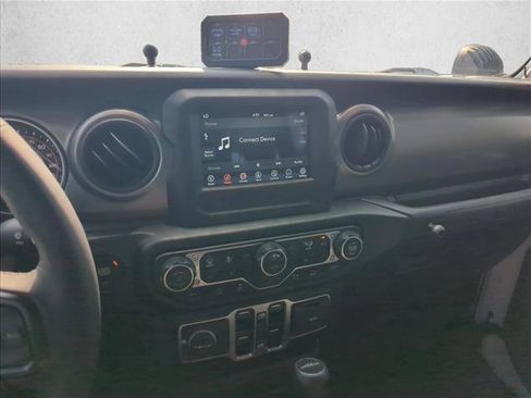 Used 2023 Jeep Gladiator Sport AWD/4WD image 12