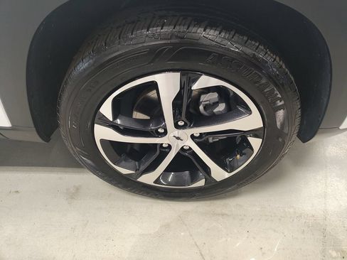 Used 2025 Chevrolet Trax RS w/ Driver Confidence Package FWD image 4
