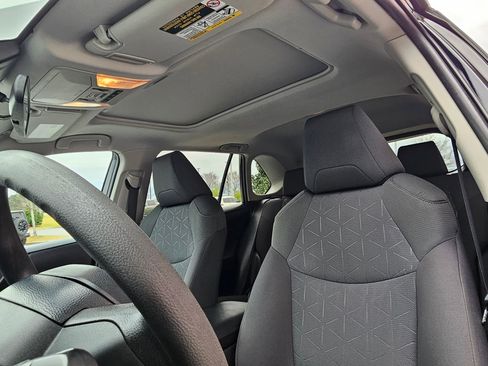 Used 2021 Toyota RAV4 XLE w/ Convenience Package image 22