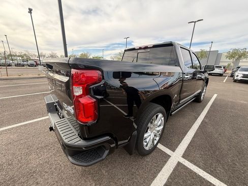 Used 2023 Chevrolet Silverado 1500 High Country w/ High Country Premium Package image 3