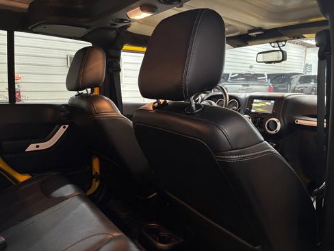 Used 2015 Jeep Wrangler Unlimited Sahara AWD/4WD image 33