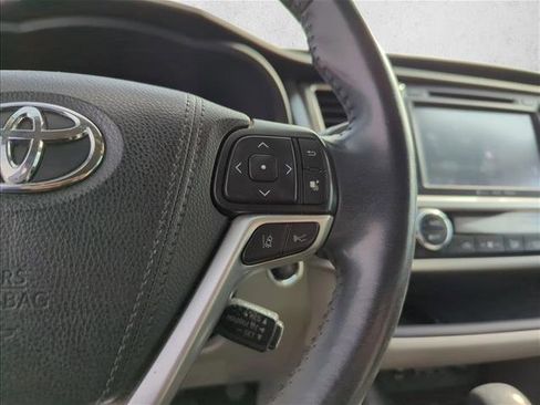 Used 2019 Toyota Highlander XLE image 14