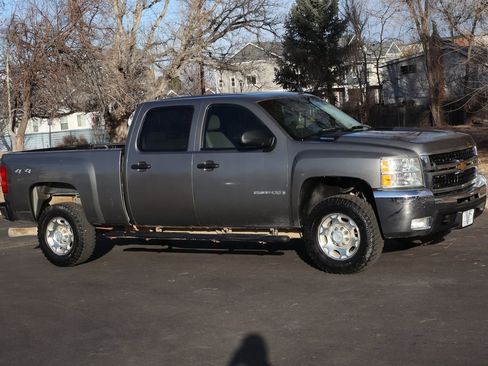 Used 2007 Chevrolet Silverado 2500 LT w/ 2LT Audio Package image 2