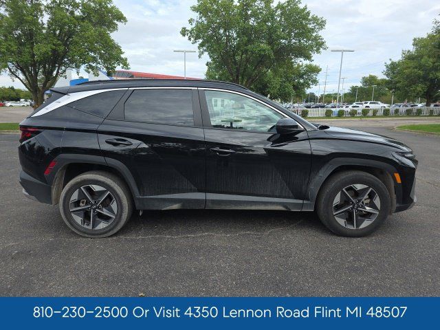 Certified 2025 Hyundai Tucson SEL AWD/4WD image 9