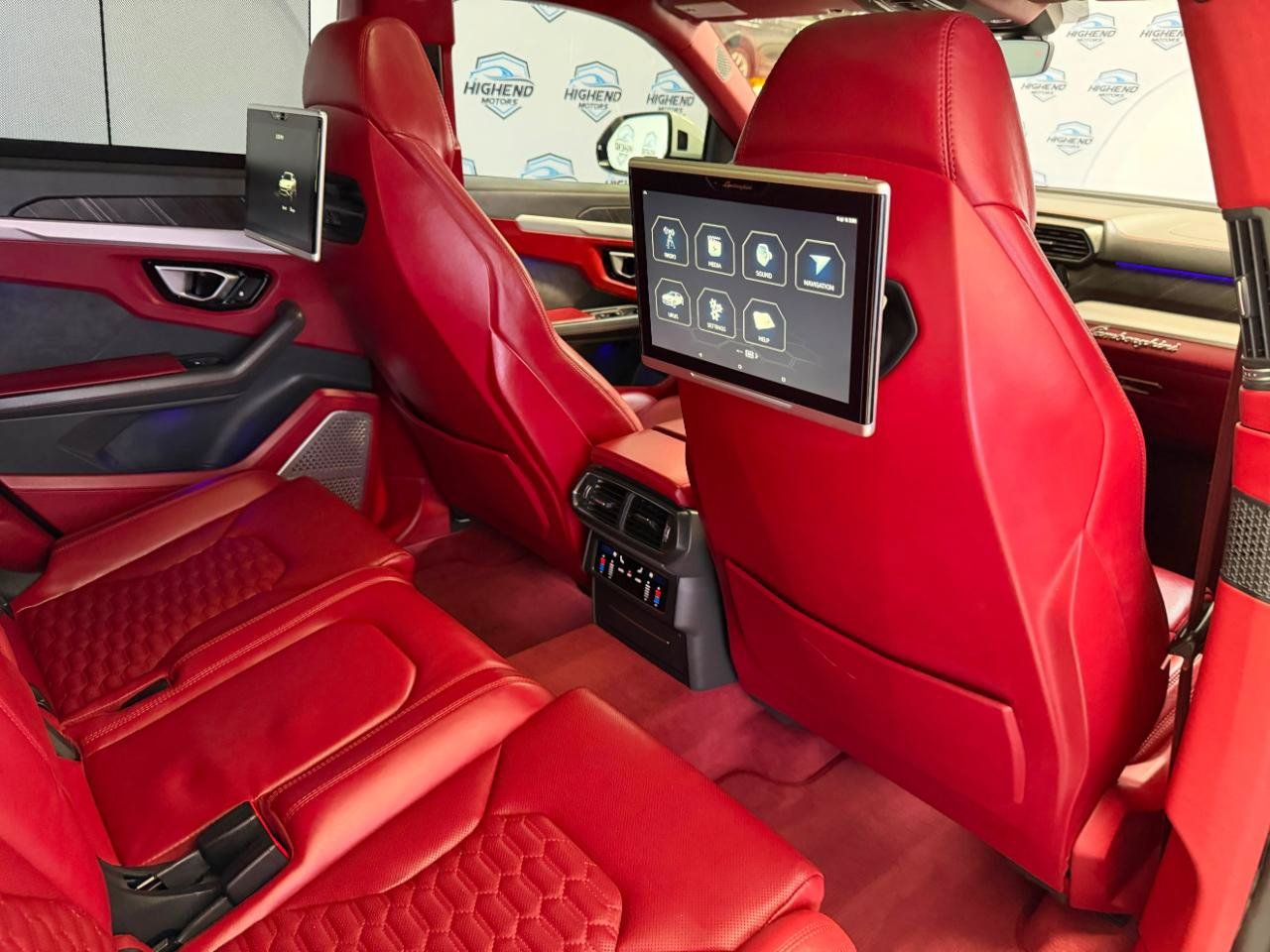 Used 2020 Lamborghini Urus AWD/4WD image 25