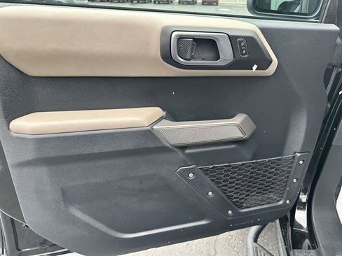 Used 2023 Ford Bronco Wildtrak image 9