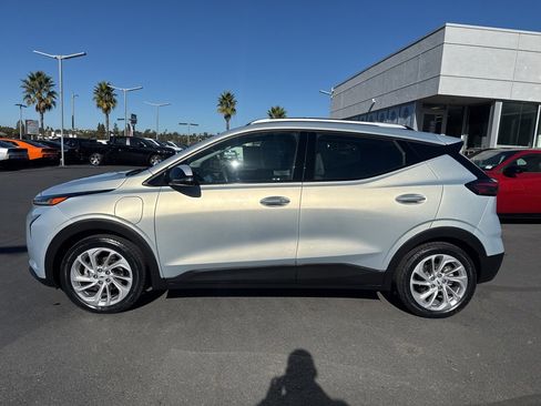 Used 2023 Chevrolet Bolt EUV LT w/ Driver Confidence Package image 4