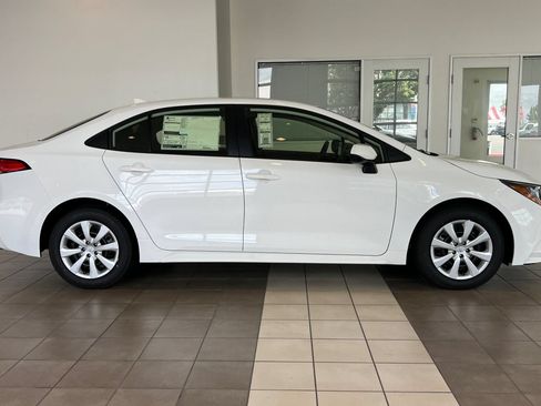 Used 2026 Toyota Corolla LE FWD image 3