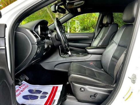 Used 2020 Jeep Grand Cherokee Limited w/ Luxury Group II image 16