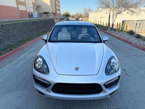 Used 2012 Porsche Cayenne Turbo image 4