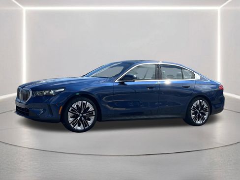 Used 2024 BMW 530i w/ Premium Package image 23