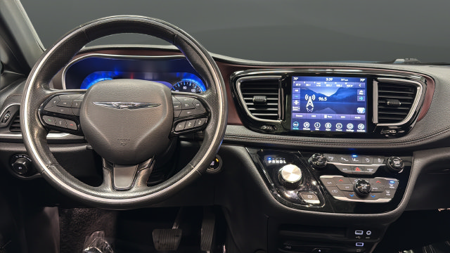 Used 2020 Chrysler Pacifica Limited FWD image 11
