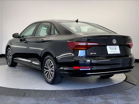 Used 2019 Volkswagen Jetta SE w/ Cold Weather Package FWD image 3