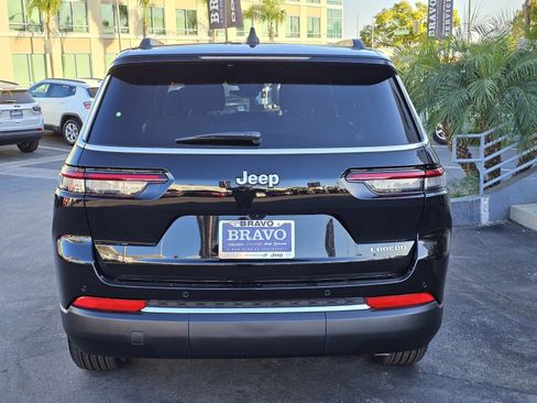 New 2025 Jeep Grand Cherokee L Laredo image 6