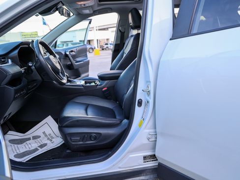 Used 2021 Toyota RAV4 XLE Premium FWD image 29