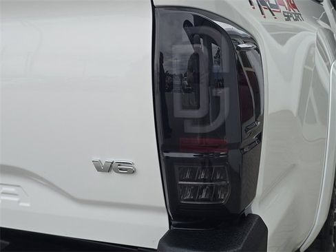 Used 2023 Toyota Tacoma TRD Sport image 8