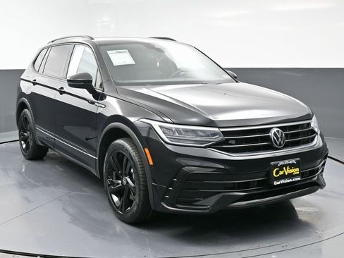Used 2023 Volkswagen Tiguan SE R-Line image 3