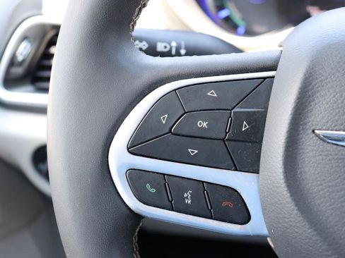 Used 2024 Chrysler Pacifica Limited FWD image 34