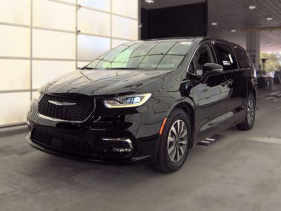 Used 2024 Chrysler Pacifica Limited
