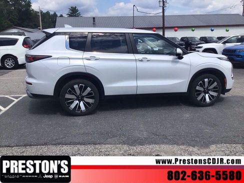 Used 2025 Mitsubishi Outlander AWD image 5
