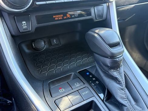 Used 2021 Toyota RAV4 LE w/ Carpet Mat Package (TMS) FWD image 22